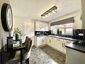 Kitchen- click for photo gallery